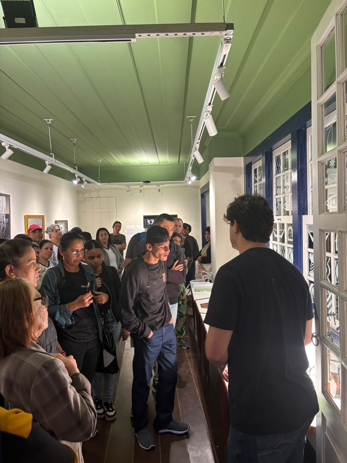 Paraty exhibition visitors